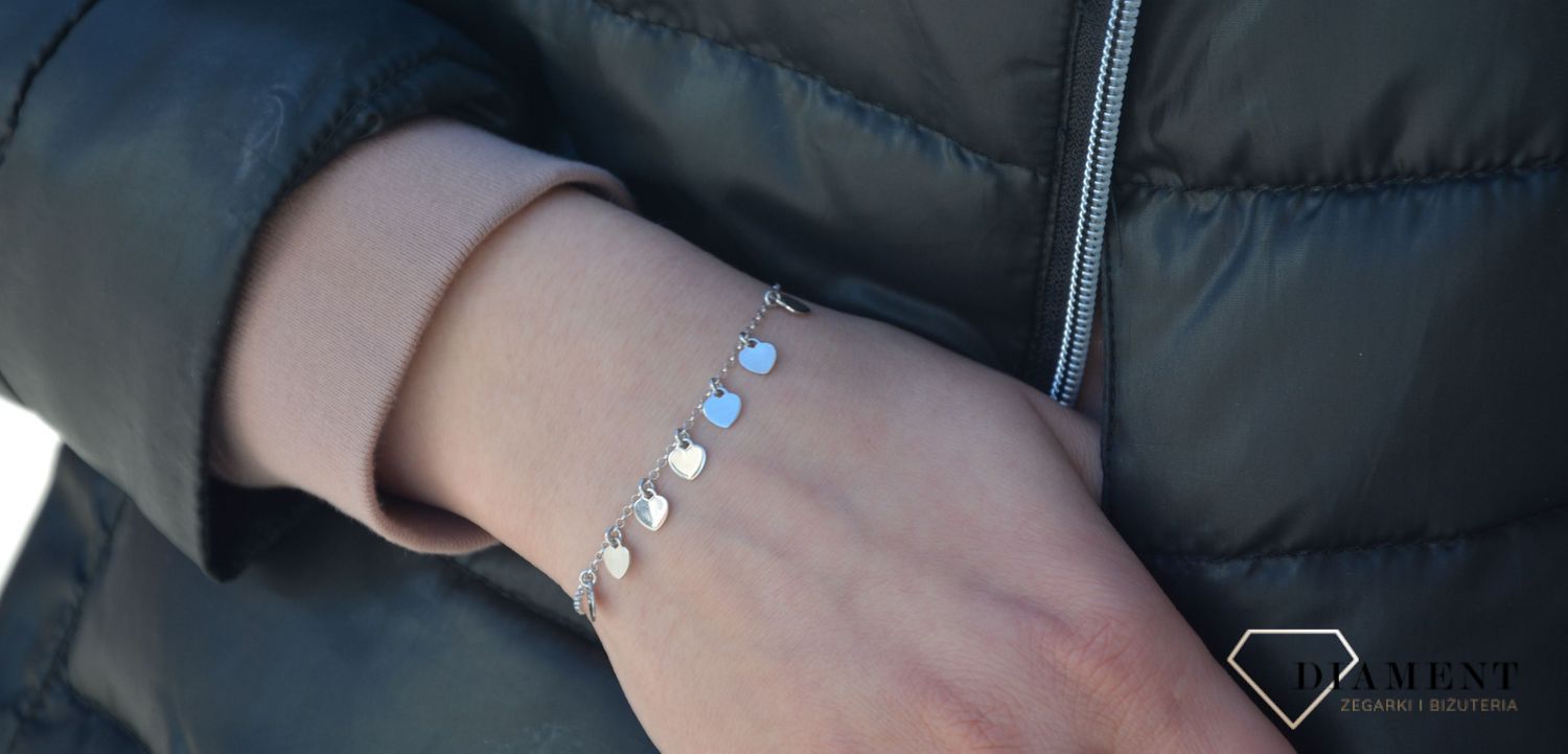 Srebrna bransoletka serduszka.JPG